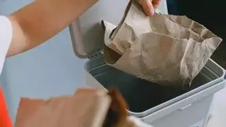 El truco viral de TikTok para cambiar las bolsas de basura de manera más rápida