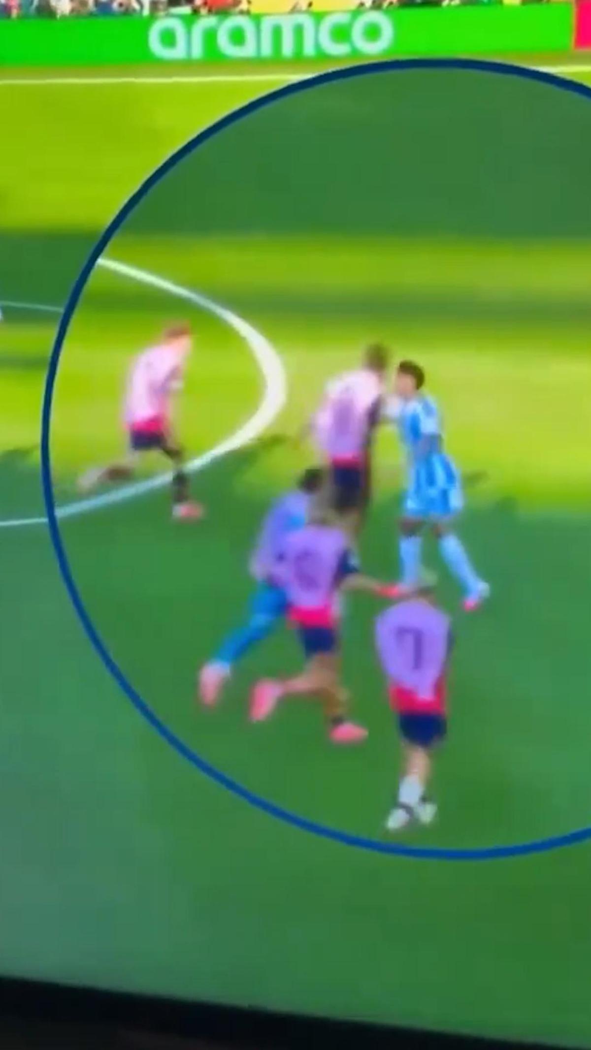 El puñetazo de Nahuel Molina a Rodri una vez pitó el final del partido
