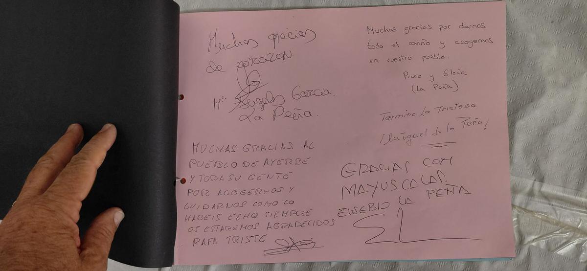 En imágenes | Recopilatorio de cartas hacia los voluntarios de Ayerbe durante el incendio de Las Peñas de Riglos