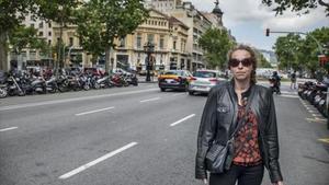 Ester Quintana, en abril del año pasado, en el paseo de Gràcia, donde resultó herida por una pelota de goma.