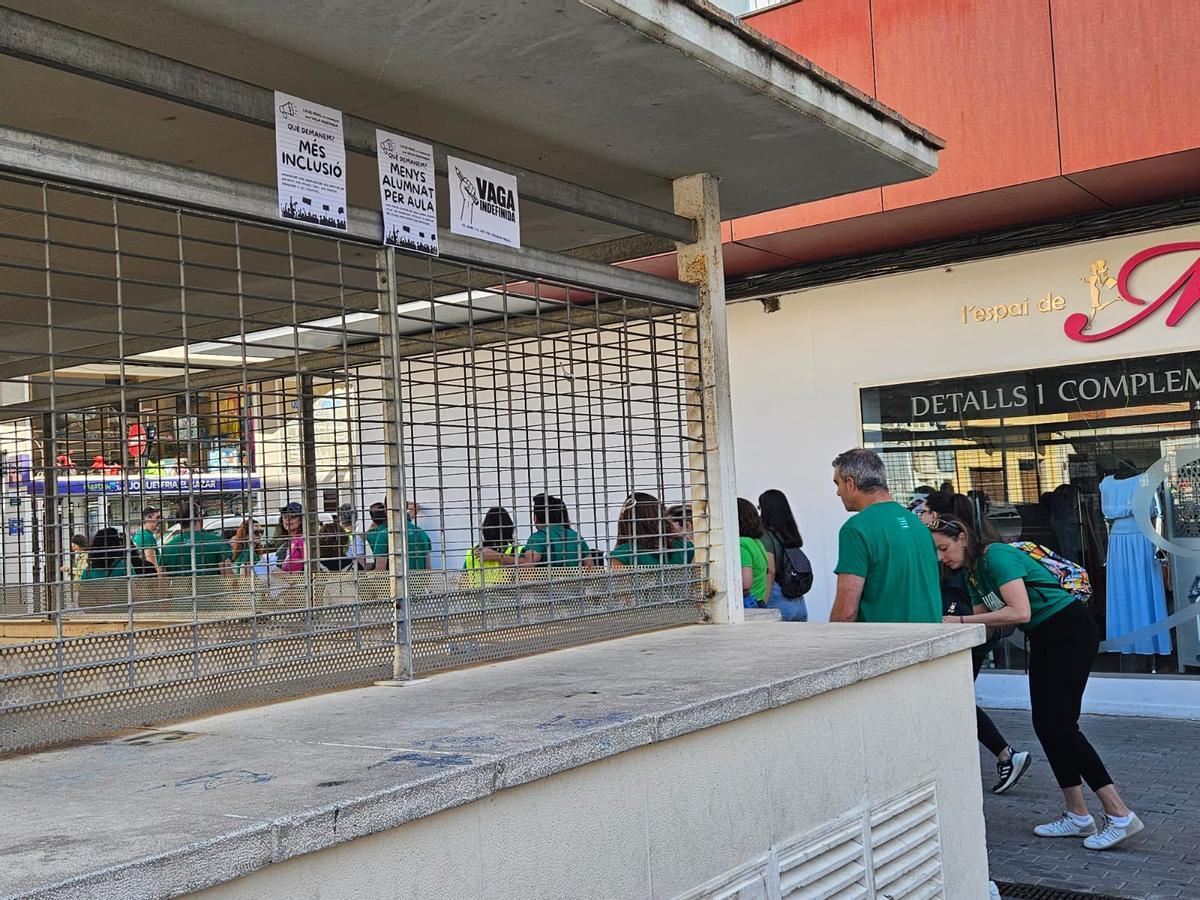 Los docentes de Tavernes de la Valldigna toman las calles