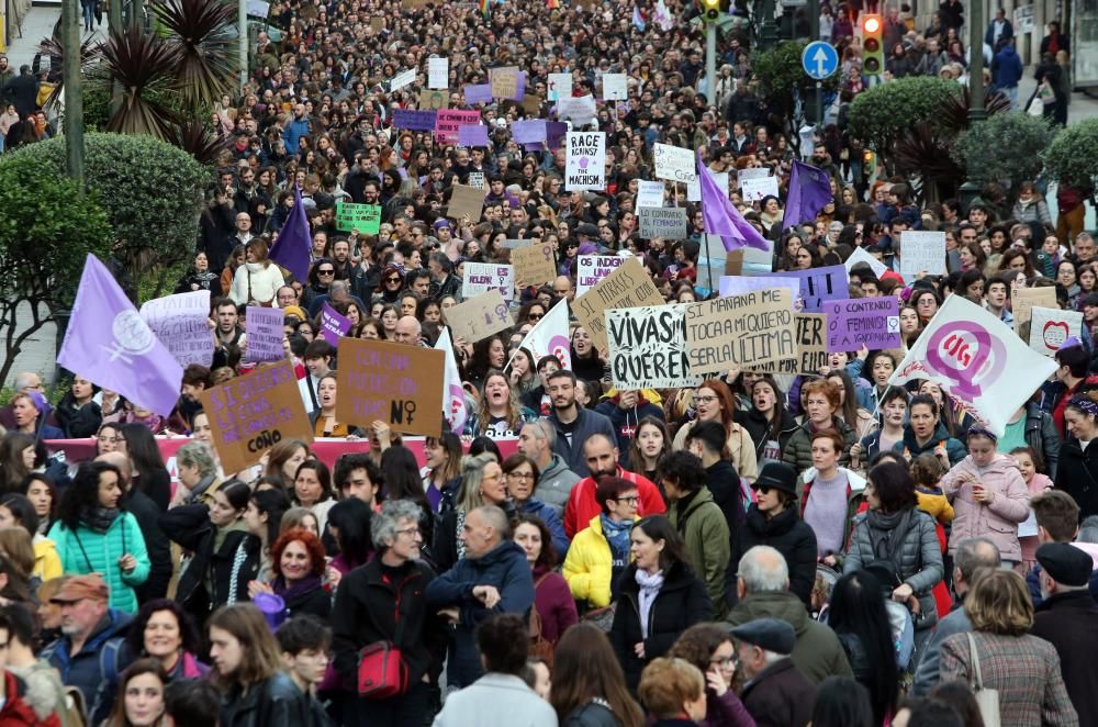 Decenas de miles de viguesas y vigueses vuelven a manifestarse este 8M para reclamar cambios en el sistema.