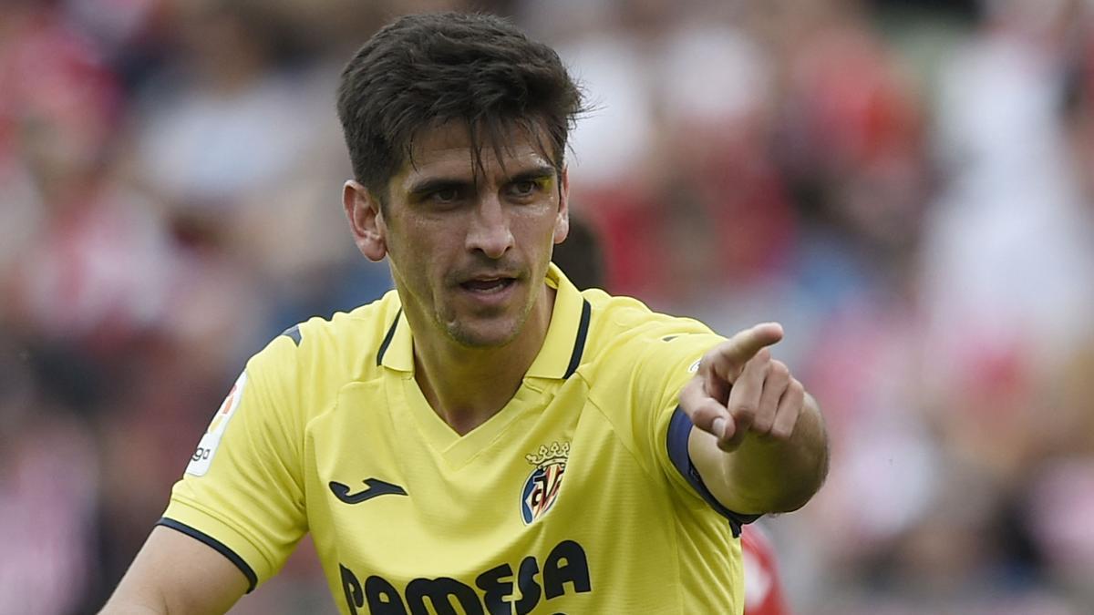 Gerard Moreno señala con el dedo tras anotar el 1-2 del Villarreal ante el Girona.