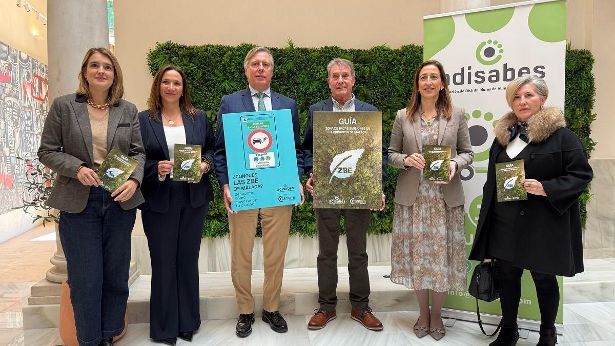La presentación de la Guía de Zonas de Bajas Emisiones (ZBE) de Adisabes, realizada este martes en la Cámara de Comercio de Málaga.