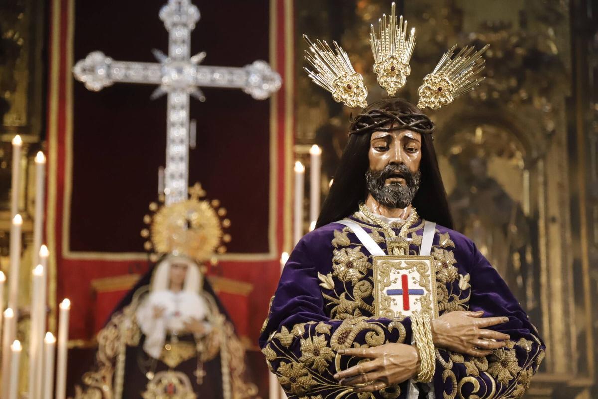 Devoción, besapiés y besamanos en el primer viernes de marzo en Córdoba, que ya huele a Semana Santa