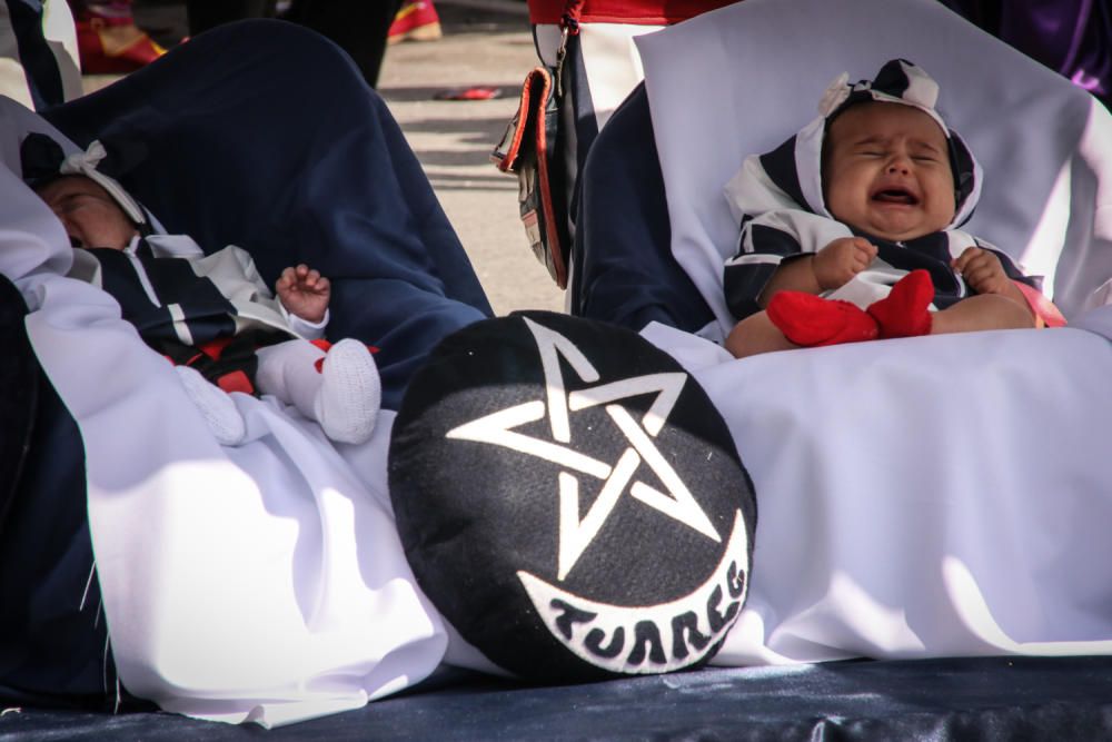 Los niños se convierten en los protagonistas del segundo día de las Fiestas de Moros y Cristianos con el Desfile Infantil.