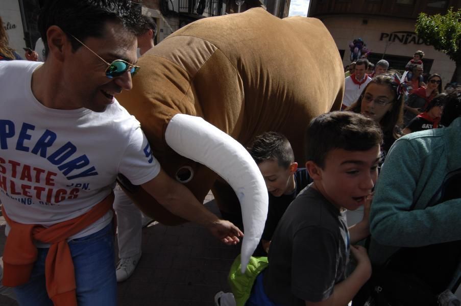 Los toros hinchables llenaron las calles