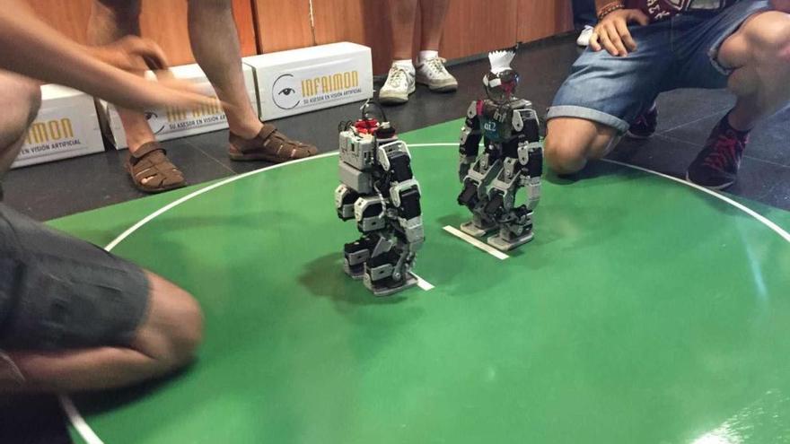 Una imagen de la competición entre robots