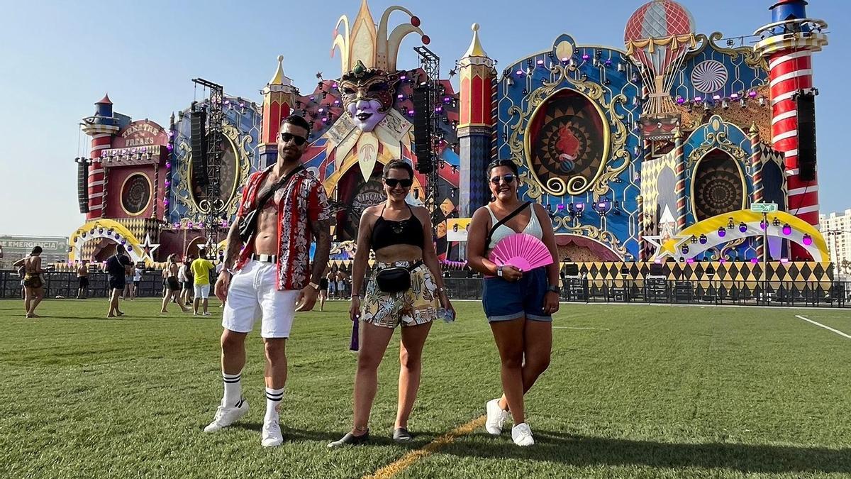 Irene Leonar junto con sus amigos varias horas antes del desastre.