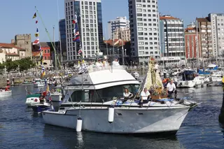 VÍDEO: Gijón demuestra su devoción por la Virgen del Carmen en la procesión marinera