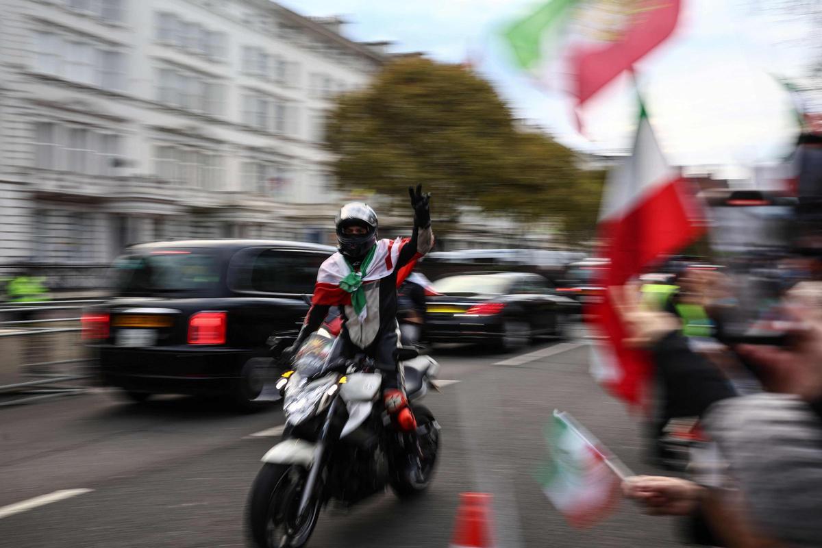 Manifestación en Londres contra la represión de Irán durante las protestas