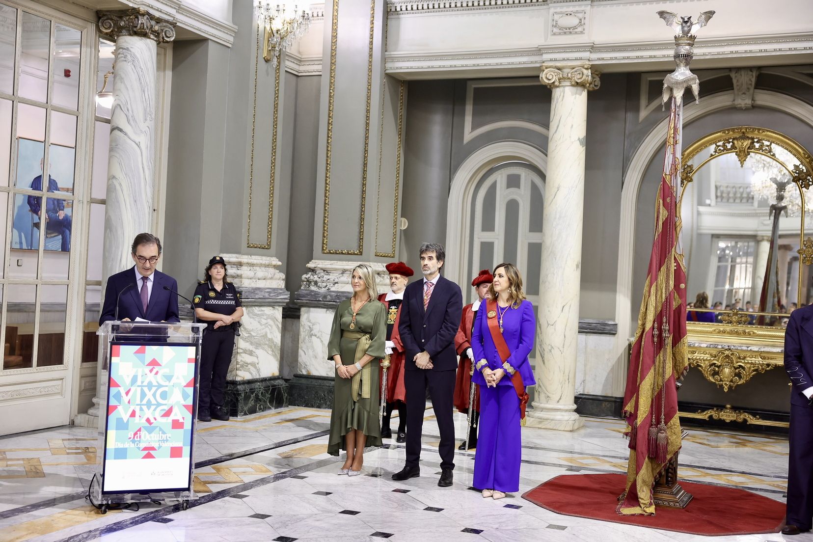 Balcón y "mocaorà" en la despedida de Berta Peiró y la corte 2025