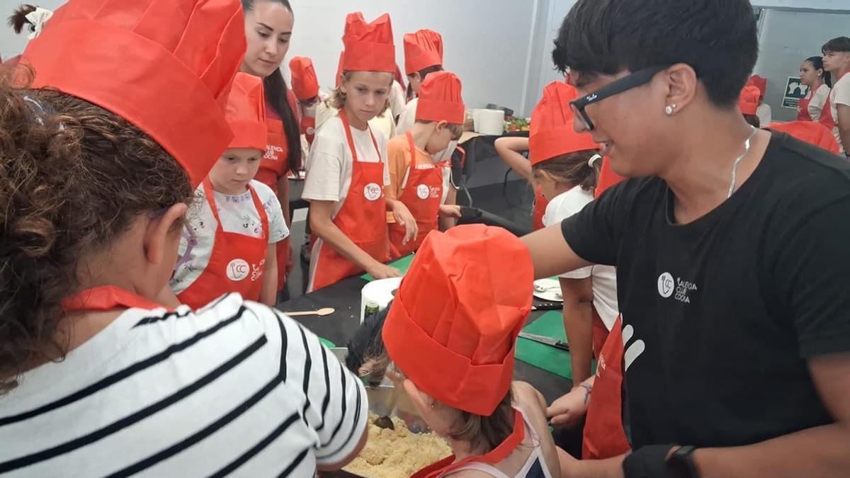 50 jóvenes han participado en esta edición de "Cocinando con ciencia UPV"