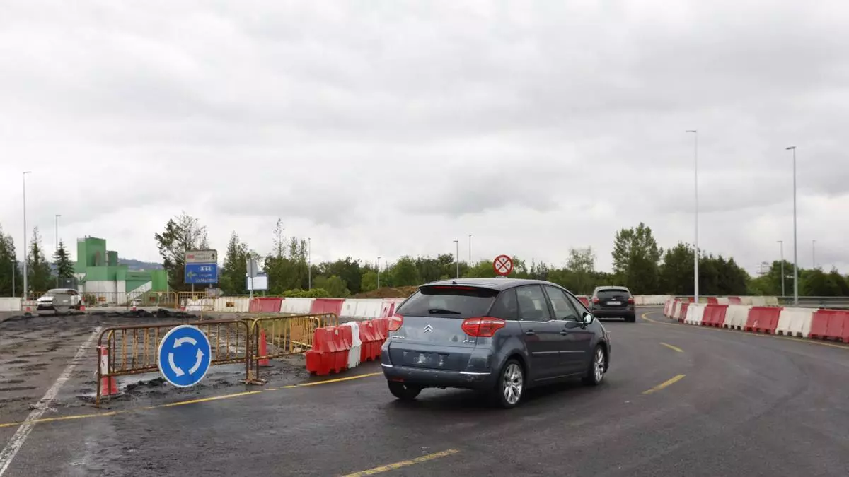 La rotonda de acceso a Parque Principado entra en funcionamiento de forma provisional