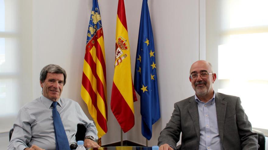 Aurelio Martínez y Pedro Coca, en la sede del preisdente de Valenciaport