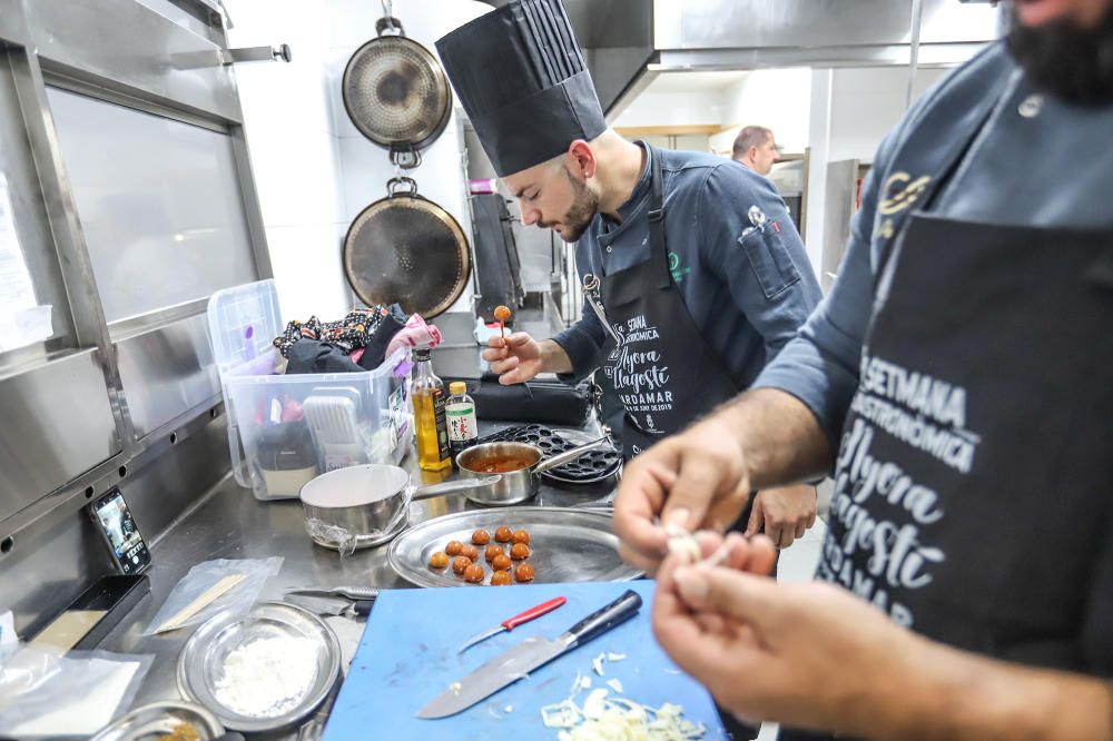 Niki Pavanelli, cocinero del restaurante tinerfeño Il Bocconcino, gana con su «Tierra y mar» el primer premio de la V edición del certamen guardamarenco