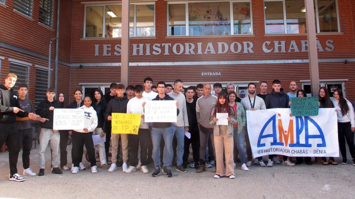 La protesta que se ha realizado esta mañana en el IES Historiador Chabàs