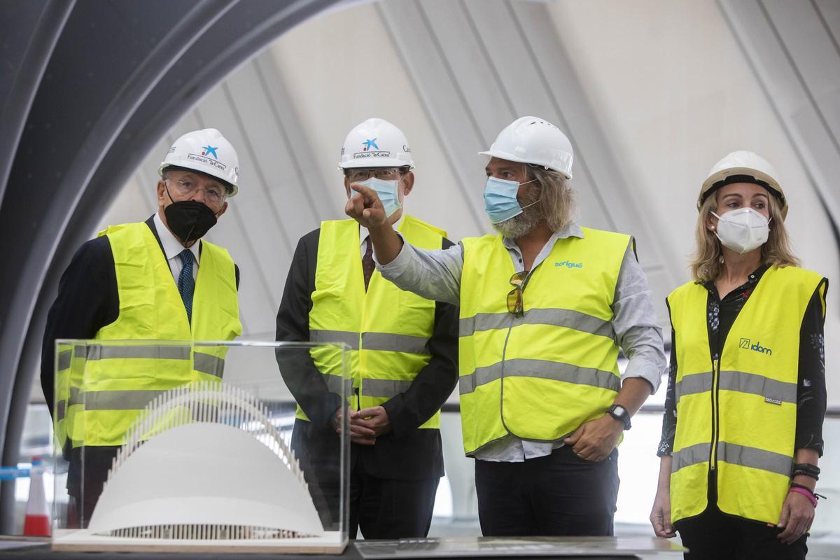 CaixaForum València: el presidente de la Fundación La Caixa visita las obras en el Ágora