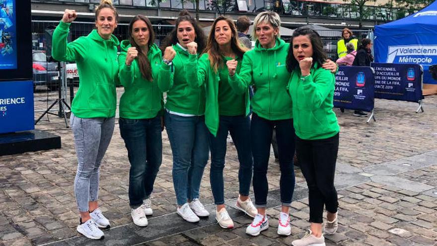 Anabel Medina, Bimba Delgado, Sara Hurtado, Nerea Pena, Silvia Araco y María López pasaron ayer por el Mundial de Fútbol Femenino de Francia