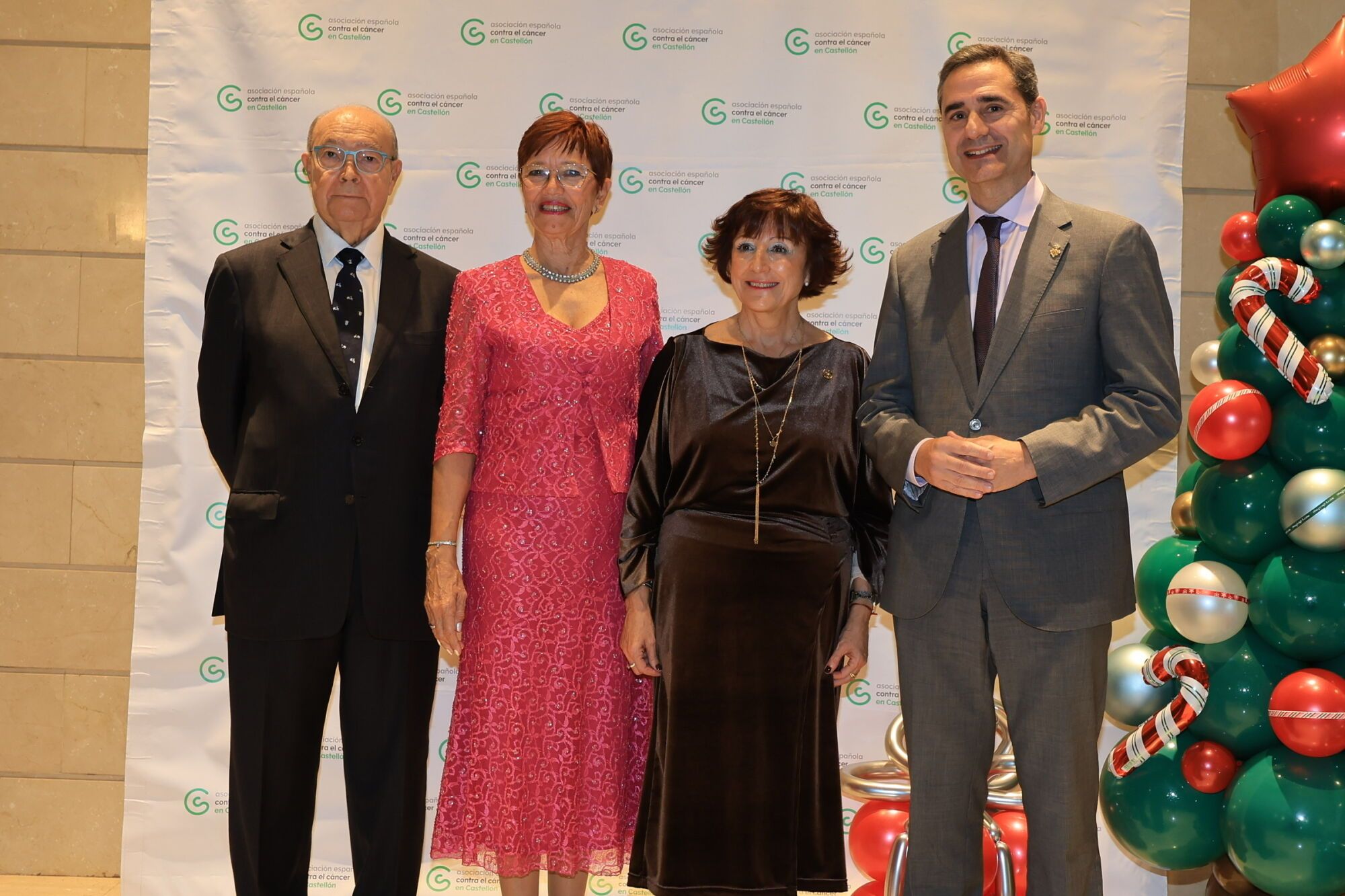 La AECC rinde homenaje al voluntariado en su tradicional cena solidaria