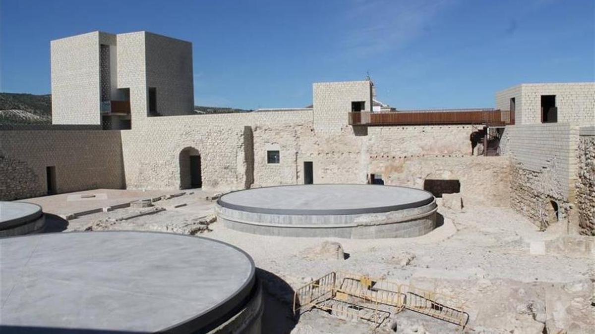 Patio de armas del Castillo de Baena.