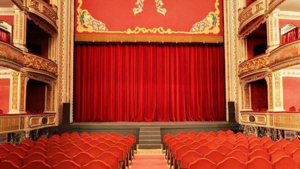 Vista del patio de butacas del teatro Lope de Vega de Sevilla, hoy en obras.