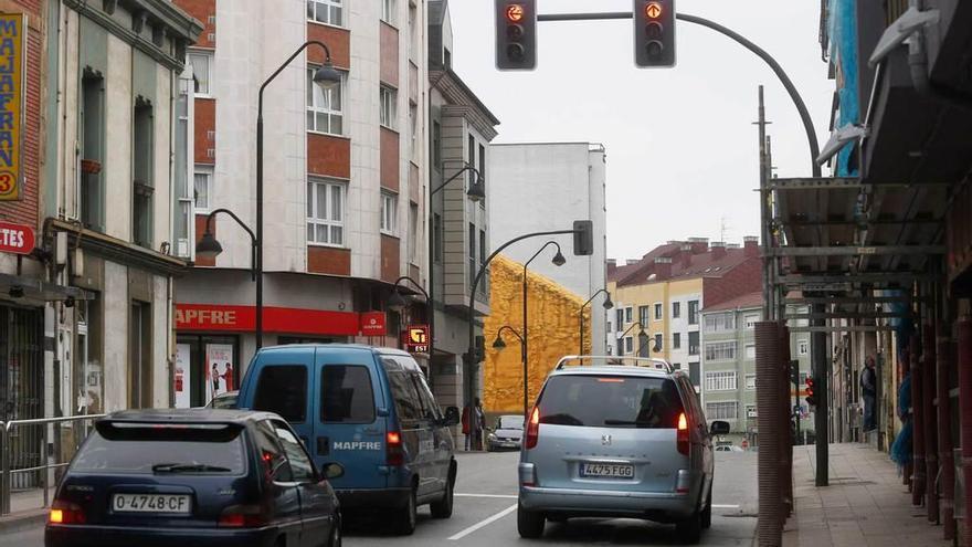 Varios coches, en la avenida de Eysines.