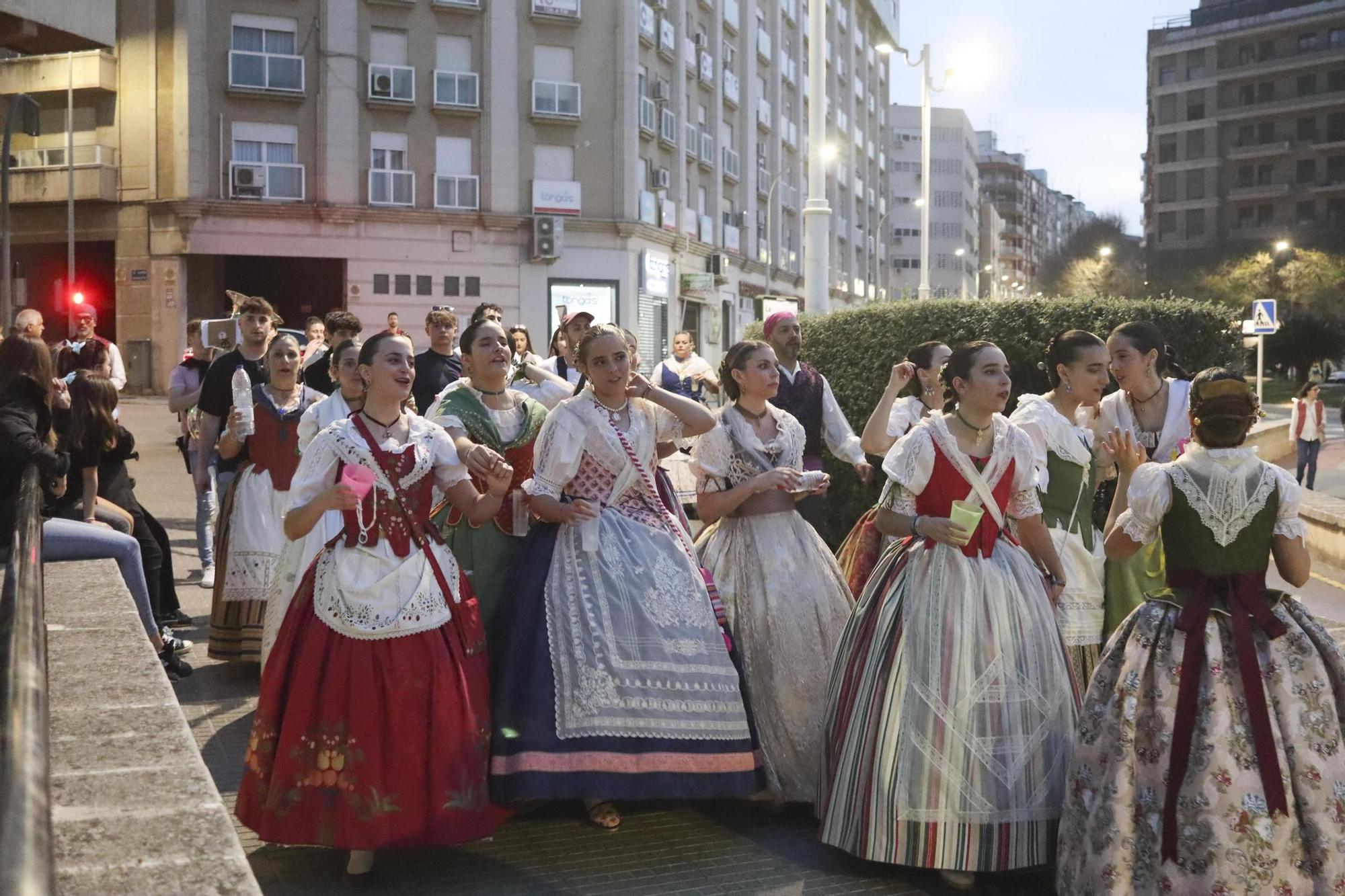 La tradicional visita a las fallas de Xàtiva en imágenes