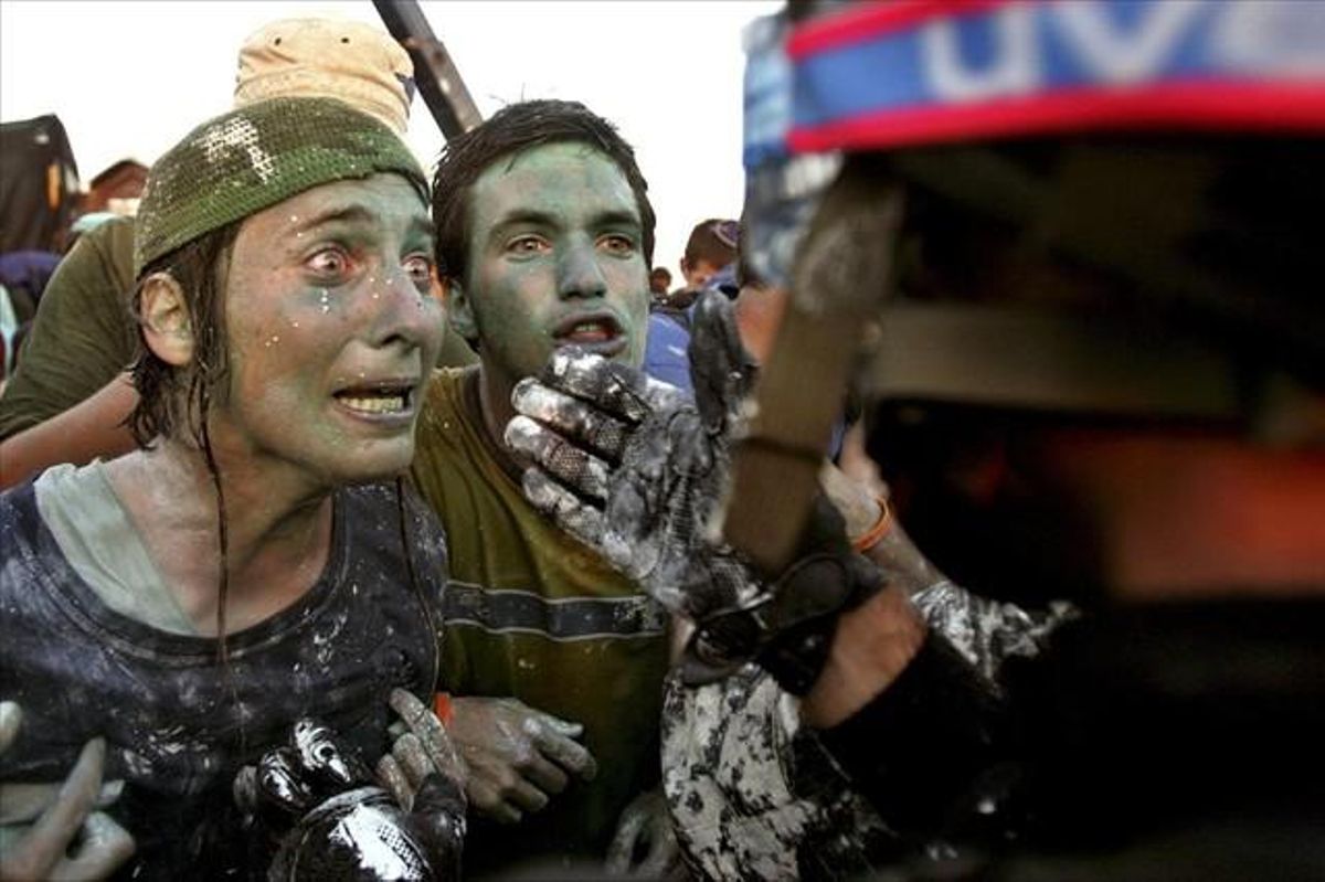 Opponents of Israel’s disengagement plan from Gaza scream as they speak with a special evacuation policeman after the forces took over the roof top of the synagogue in the Jewish Gaza Strip settlement of Kfar Darom in Gush Katif settlements bloc in this August 18, 2005 file photo.