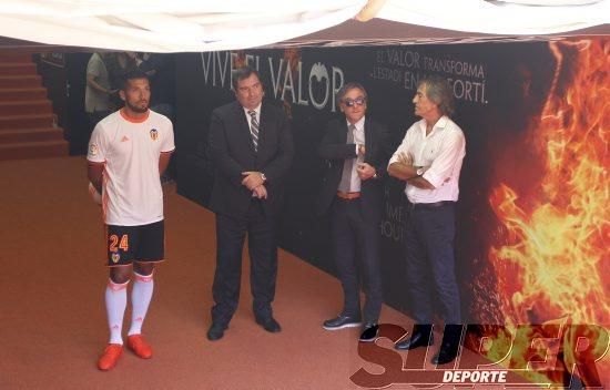 Así ha sido la presentación de Garay y Mangala