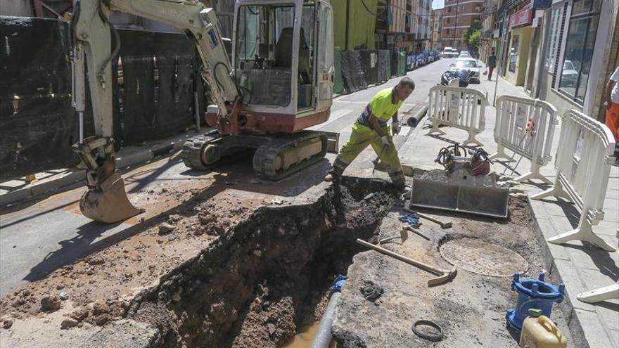 Una avería deja más de 14 horas sin agua a un tramo de Camino Llano