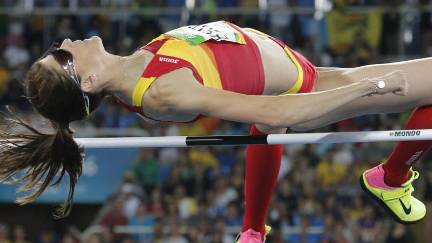 Ruth Beitia durante el salto que le valió el oro en Río.