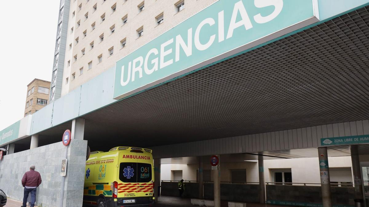 Acceso a las urgencias del Miguel Servet, en una imagen de archivo.
