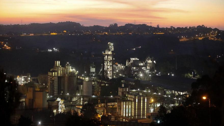 La planta de la cementera de Tudela Veguín n'Aboño (Carreño). | MARCOS LEÓN