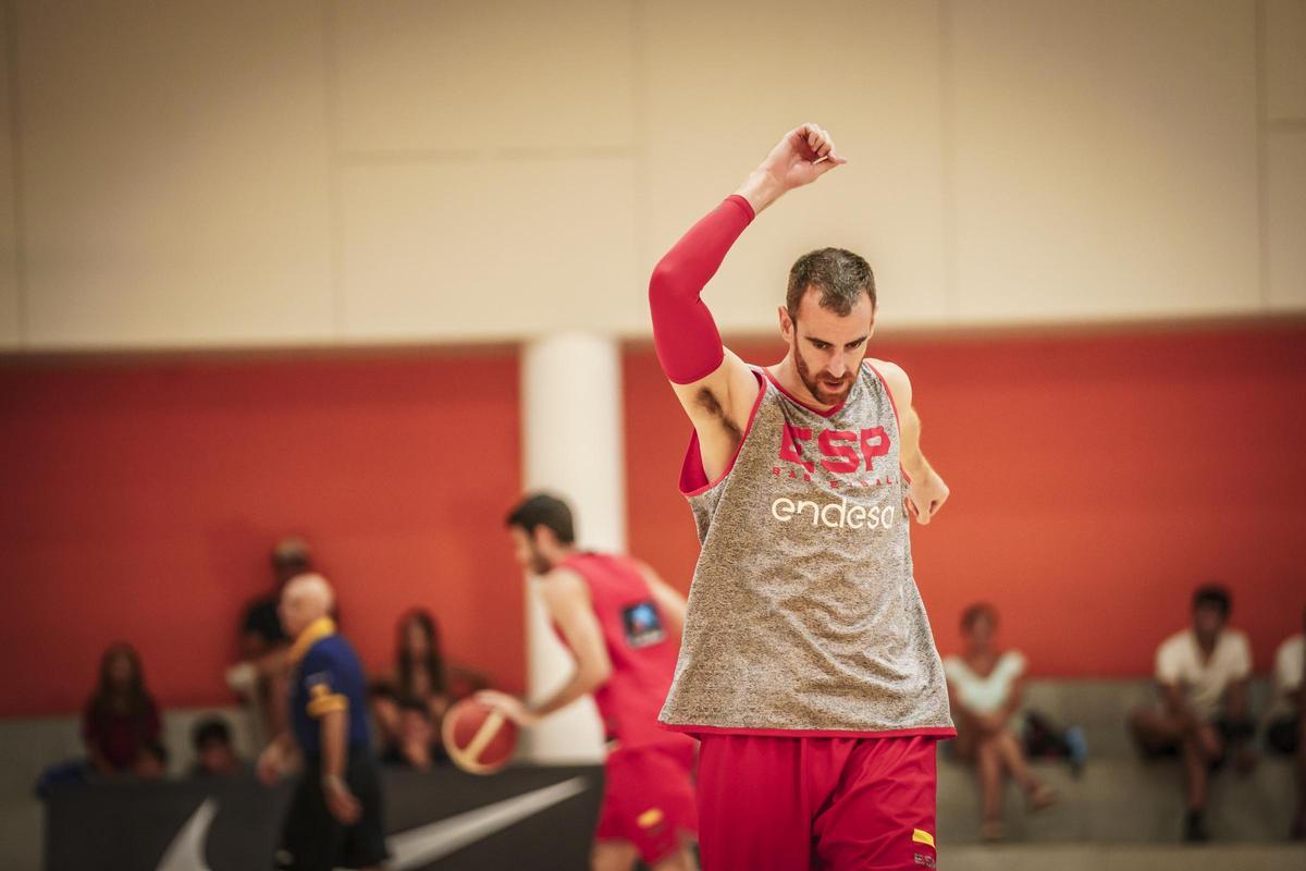 Víctor Claver, en el entrenamiento previo al partido en Málaga