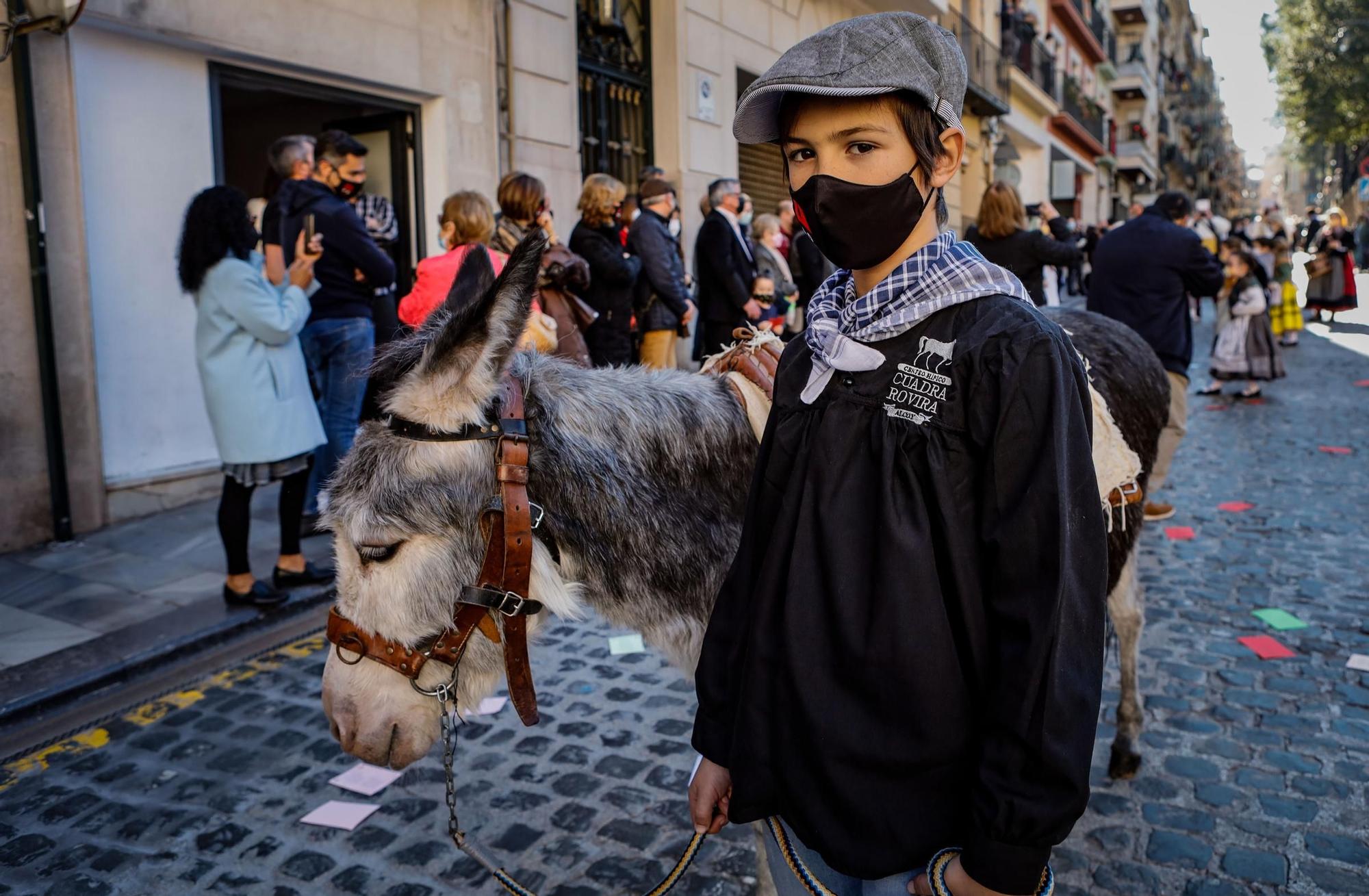 Alcoy da el pistoletazo de salida a su Trilogía del Nadal con el desfile de les Pastoretes