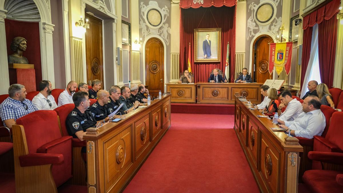 Reunión de la Junta de Seguridad Local de Badajoz, ayer en el salón de plenos del ayuntamiento.