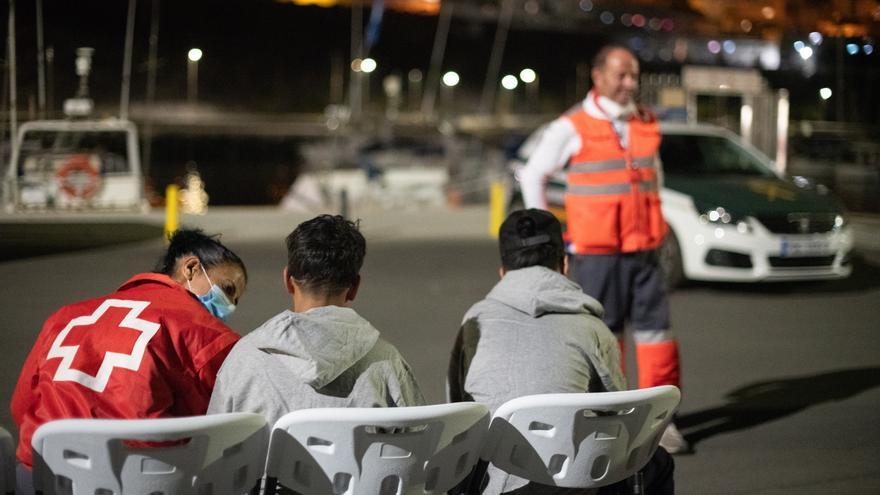 Los menores migrantes llegados a Andalucía como adultos desde Canarias casi se han duplicado en cuatro meses