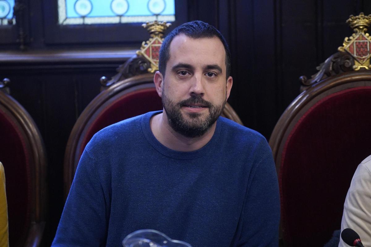 Àdam Bertran, en un ple municipal de l'Ajuntament de Girona.