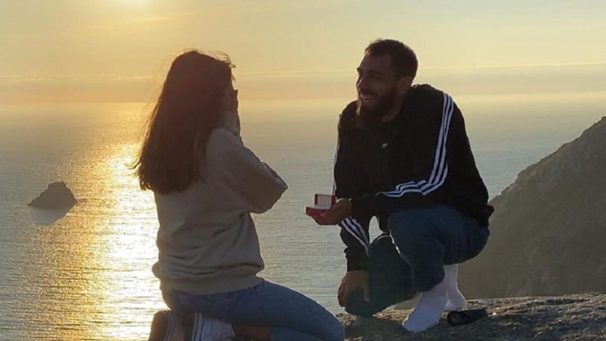 La romántica pedida de mano de Borja Iglesias a su pareja en un paisaje idílico