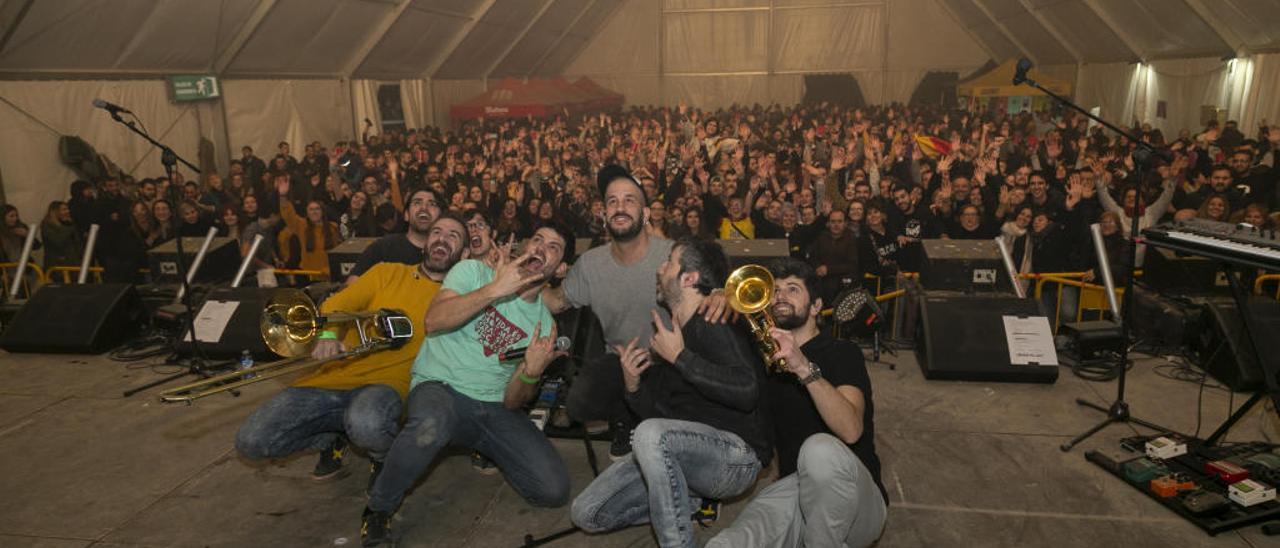 El grup Els Catarres després de la seua actuació al Blai Fest de Potries, el passat dissabte.