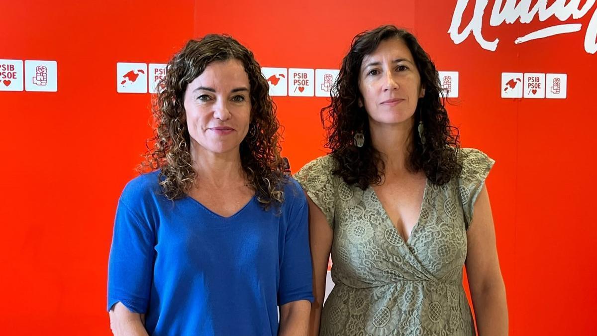Rosario Sánchez y Amanda Fernández, durante la rueda de prensa.