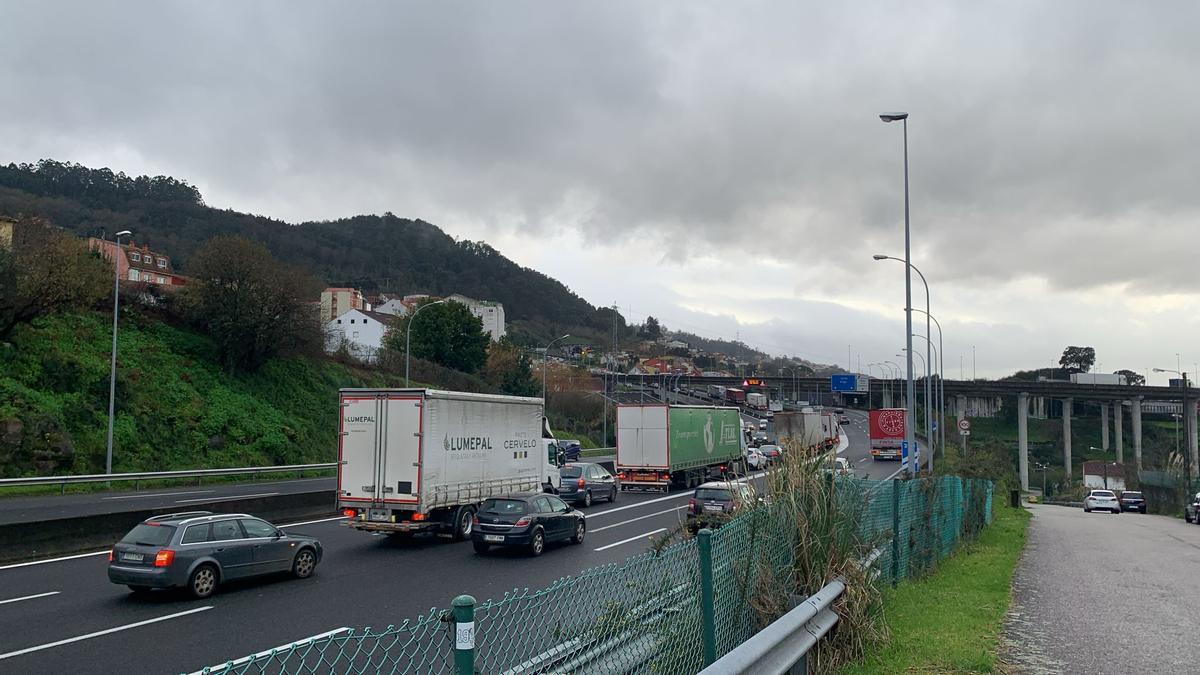 Tráfico denso en la Autopista do Atlántico.