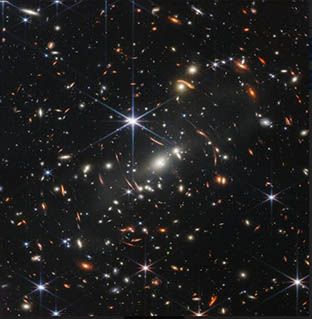 Las increíbles imágenes de la Galaxia Rueda captadas por la NASA