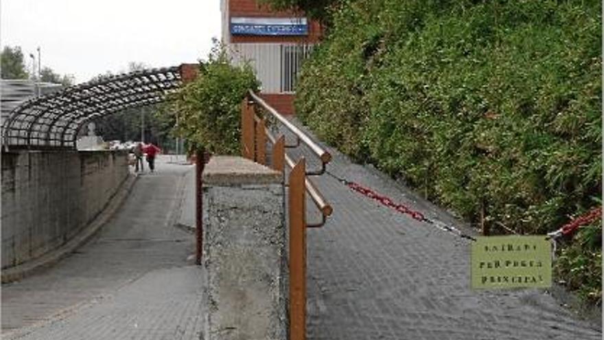 L&#039;entrada de les consultes externes de l&#039;hospital Trueta, ahir al migdia.