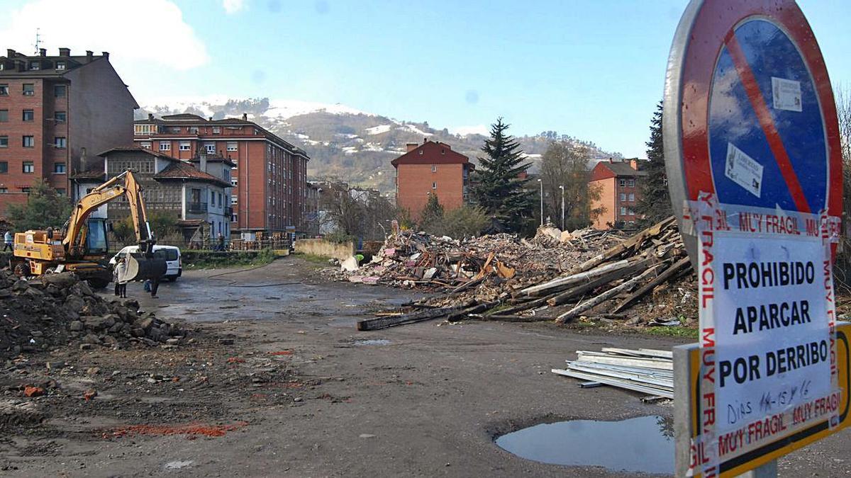 Los trabajos de demolición del viejo barrio de Oñón, en 2009.