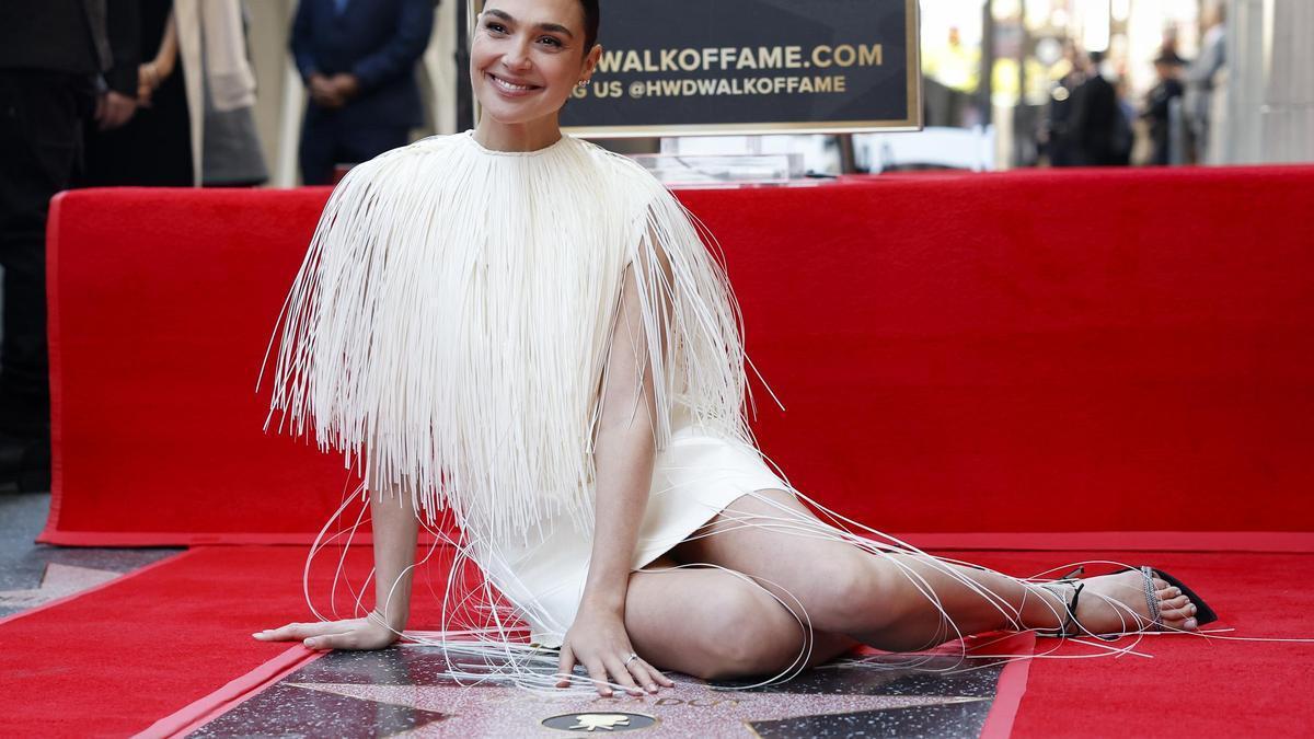 Gal Gadot recibe una estrella en Hollywood entre protestas pro Palestina e Israel.
