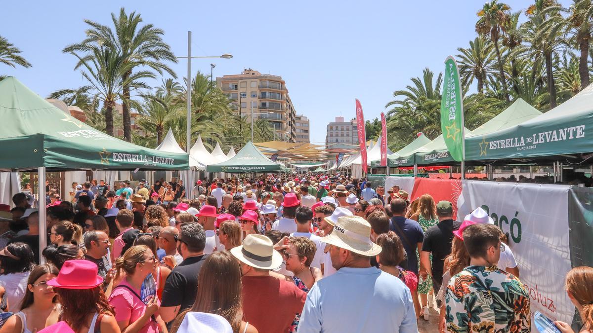 La asistencia de personas ha sido masiva en estos días, como en el racó gastronómico del Paseo de la Estación.