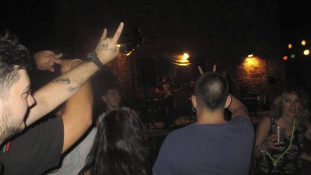 Un concierto de rock en La Milla de Tera. | CARLOTA FERNÁNDEZ