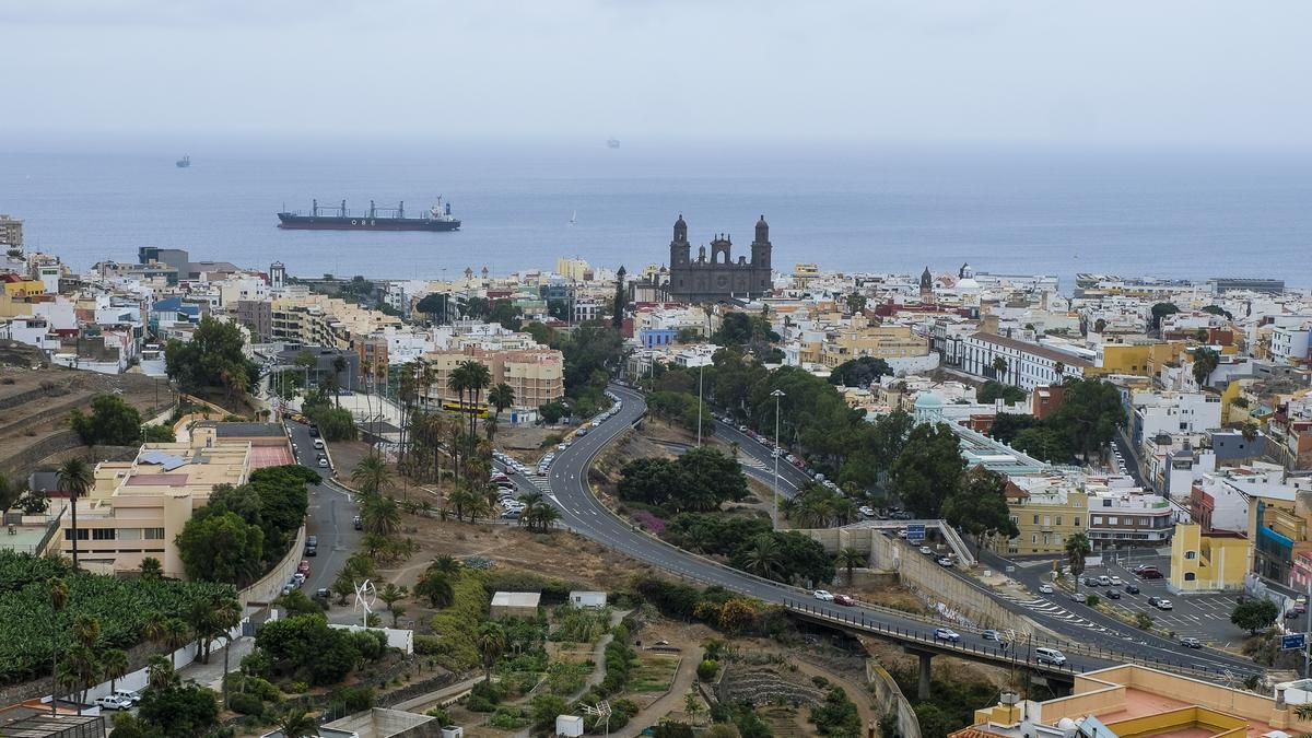 Vista de la carretera del Centro sobre el barranco Guiniguada.